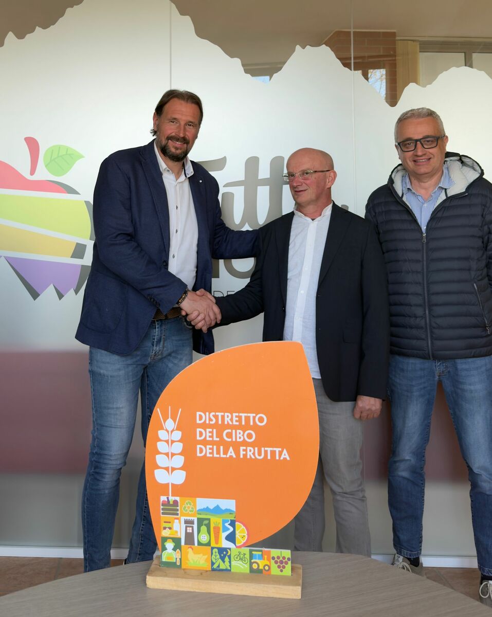 Roberto Dalmazzo, Mauro Nari e Gianpiero Bravo del direttivo del Distretto della Frutta del Monviso